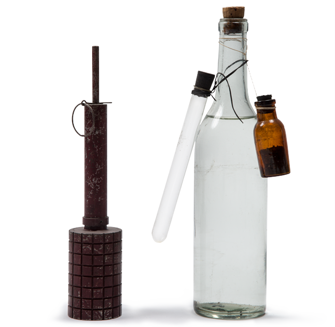 Бутылка с зажигательной смесью и ручная граната, сделанные подпольщиками в Бухенвальде