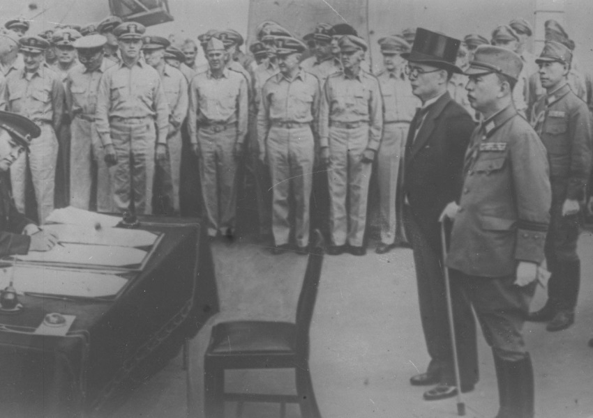 Подписание Акта о капитуляции Японии на борту американского линкора «Миссури». 2 сентября 1945 г.