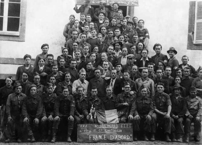 1-ая рота макизар Шатолена (бывшая рота «Сталинград»). 14.09. 1944 г.
                         Фотография из личного архива Бернара ле Гийу. 