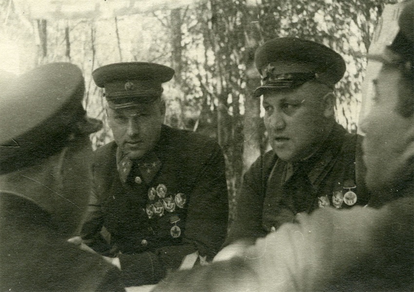 Совещание командиров Западного фронта с К.К. Рокоссовским перед принятием решения о наступлении. Западный фронт, май 1942 г.